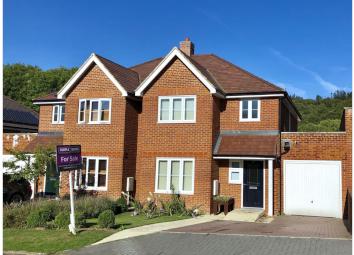 Semi-detached house For Sale in Aylesbury