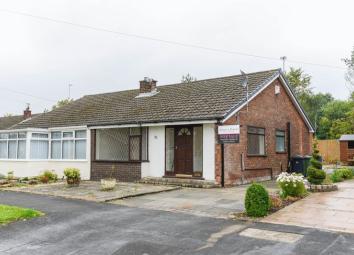 Semi-detached bungalow To Rent in Wigan