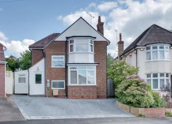 Detached house For Sale in Redditch