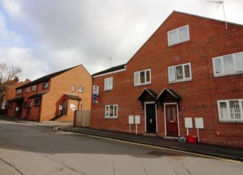 End terrace house To Rent in Warwick