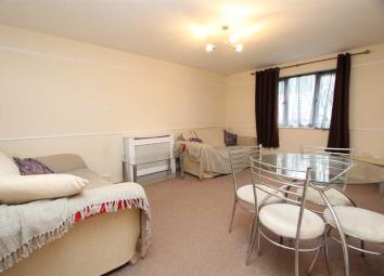 Flat To Rent in Grays