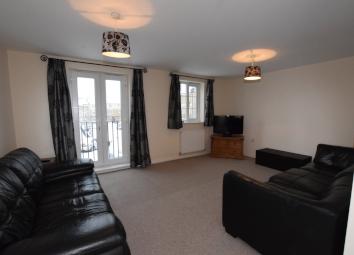 Town house To Rent in Huddersfield