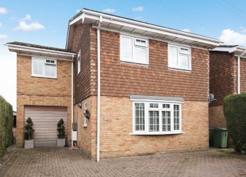 Detached house For Sale in Walton-on-Thames