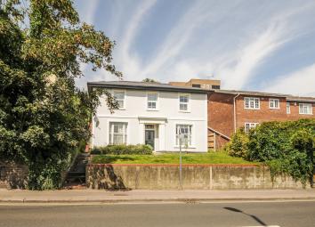 Flat To Rent in Redhill