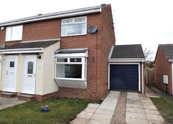 Semi-detached house To Rent in Ossett