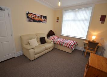 Studio To Rent in Blackburn