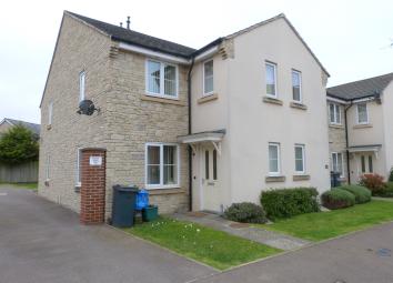 End terrace house To Rent in Gloucester