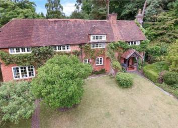 Detached house For Sale in Farnham