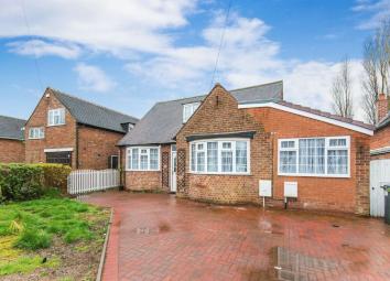 Detached bungalow For Sale in Wolverhampton