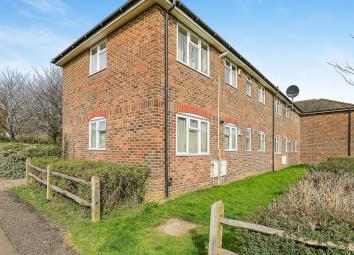 Flat To Rent in Crawley