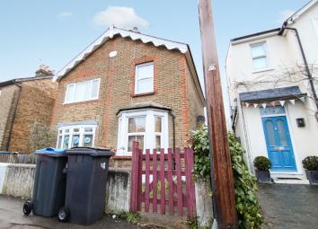 Semi-detached house To Rent in Kingston upon Thames