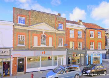 Flat For Sale in Chertsey