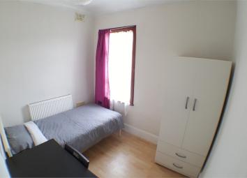 Terraced house To Rent in Barking