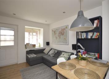 End terrace house To Rent in Mitcham