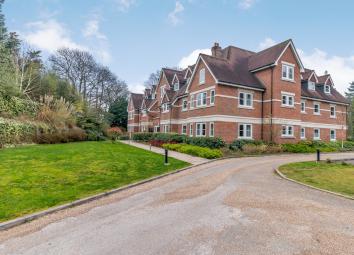 Flat For Sale in Esher