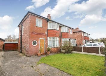 Semi-detached house To Rent in Cheadle