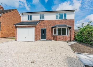 Detached house For Sale in Warwick