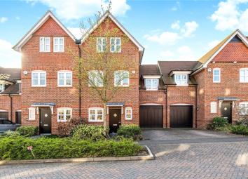 Semi-detached house For Sale in St.albans