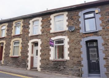Terraced house For Sale in Porth