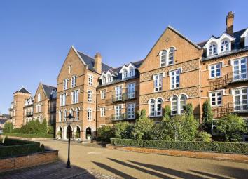 Flat To Rent in Virginia Water