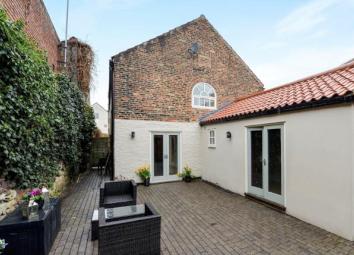 End terrace house For Sale in Yarm