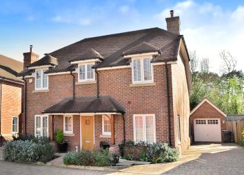 Detached house For Sale in East Grinstead