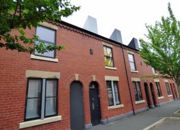 End terrace house To Rent in Salford