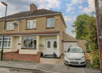 Semi-detached house For Sale in Welling