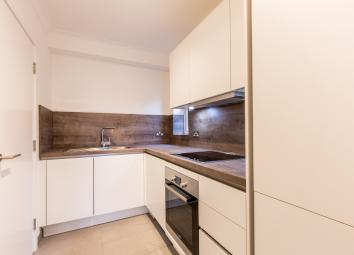 Flat To Rent in Purley