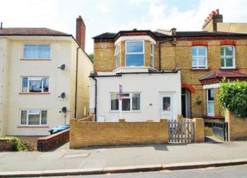 Maisonette For Sale in Bromley