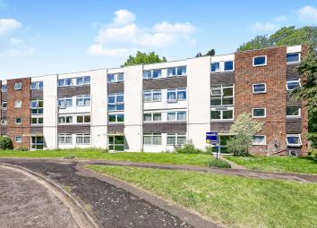 Flat To Rent in Fleet