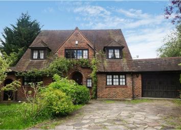 Detached house For Sale in Woodford Green