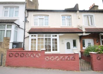 Terraced house For Sale in Thornton Heath