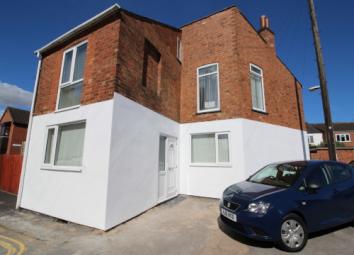 Flat To Rent in Warwick