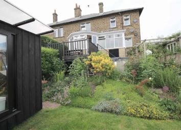 Semi-detached house To Rent in Huddersfield