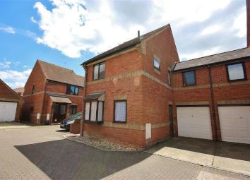 Semi-detached house To Rent in Wantage
