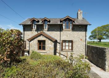 Detached house To Rent in Holywell