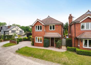 Detached house To Rent in Cobham