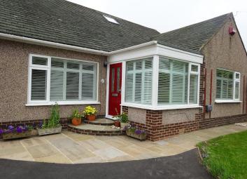 Semi-detached bungalow To Rent in Leeds