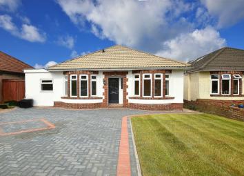 Detached bungalow For Sale in Cardiff