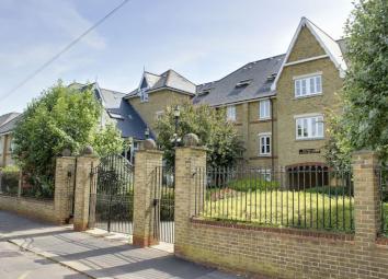 Flat For Sale in Enfield