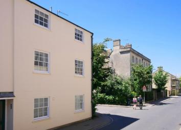 Flat To Rent in Cirencester