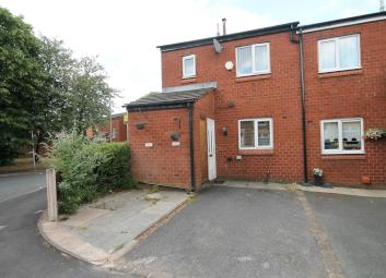 Town house For Sale in Bolton