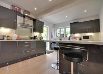 Detached house To Rent in Pinner