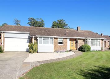 Bungalow For Sale in Littlehampton