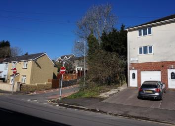 End terrace house To Rent in Neath