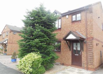 Semi-detached house To Rent in Hinckley
