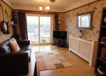 Maisonette For Sale in Staines
