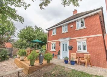 Detached house For Sale in Rugby
