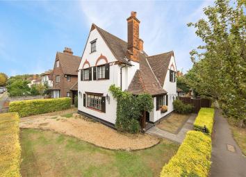 Detached house For Sale in Romford